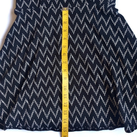 Women’s black and zig-zag pattered dress in small - Picture 5 of 9